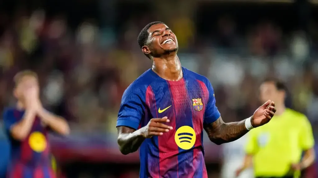 12BET:巴萨惨败塞维利亚 卫冕之路再起波澜